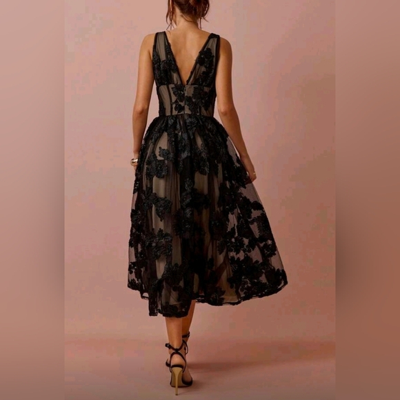 New Chic Floral Embroidered Applique Full Midi Dress Black Sleeveless - Picture 5 of 10